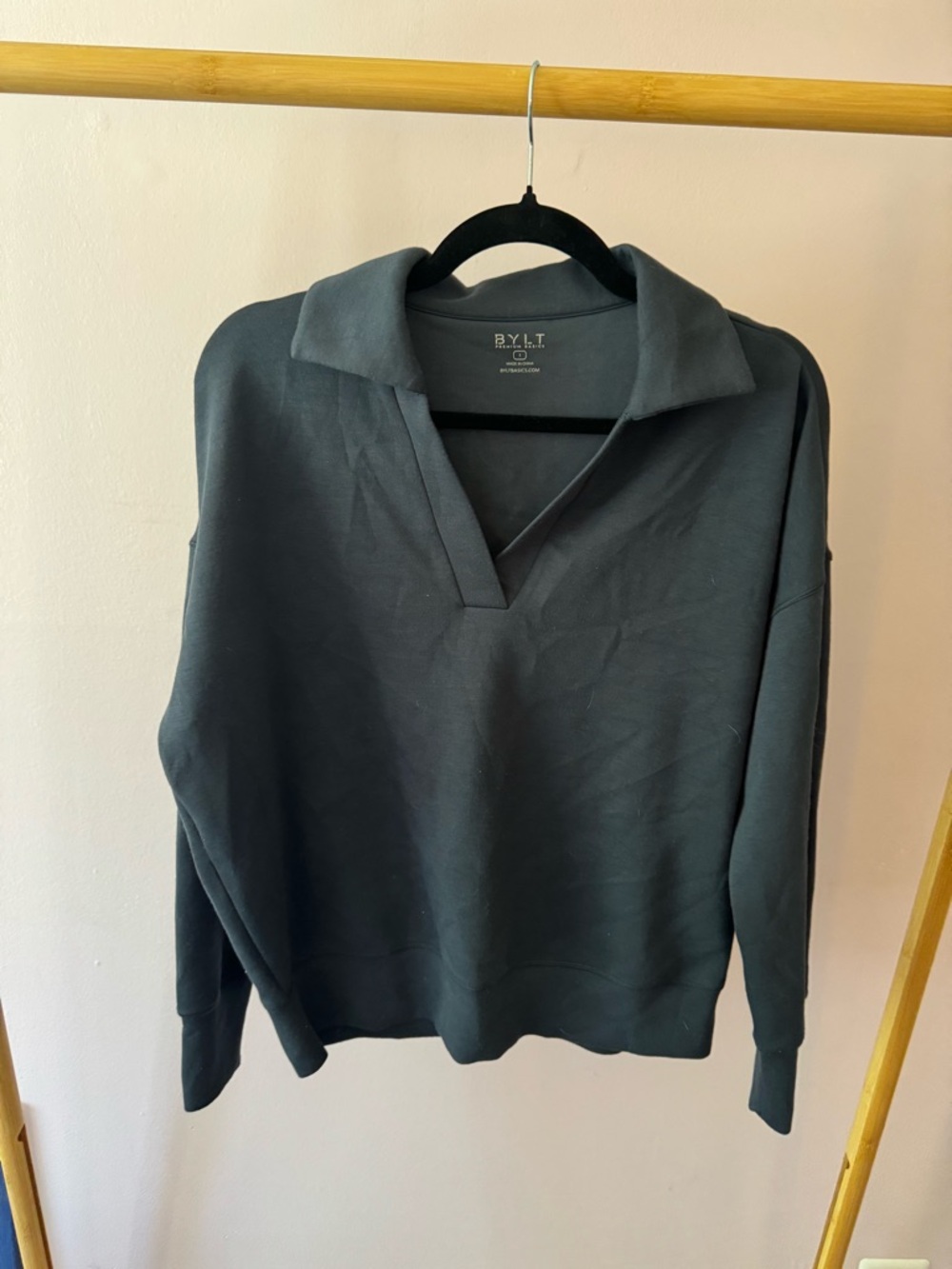 BYLT Basics Women Vintage Navy V-Neck Collared Pullover Sweatshirt & Jogger Set